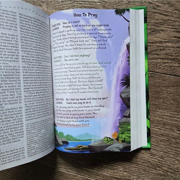 NIV Adventure Bible with Compass Design - Picture 3 of 6
